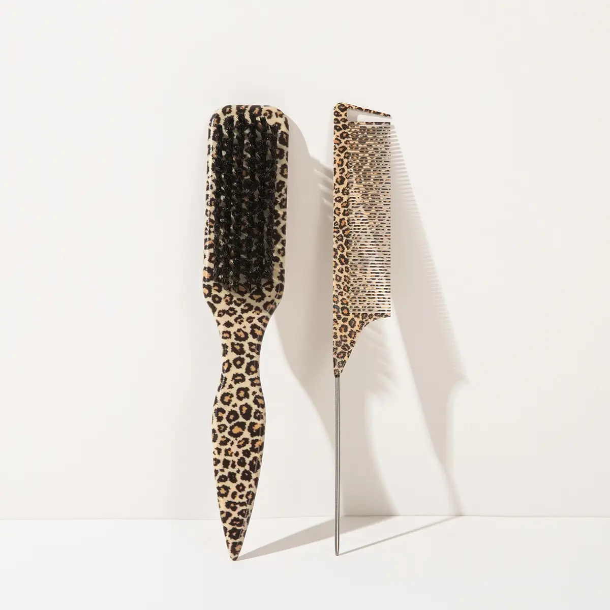 2 pcs of Leopard-print Pointed-tail Styling Combs, Hair Styling Tools, Combs for Hair Stylist. The wide rat-tail design enables precise sectioning! Achieve smooth ponytails and sleek hair, and effortlessly manage flyaways and hair edges.