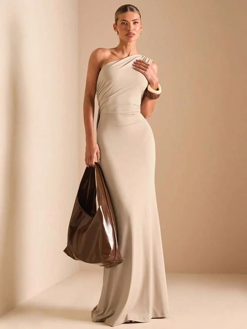 🖤 Elegant asymmetric shoulder dress 👗 Backless slim fit – perfect for parties, dates & club nights ✨