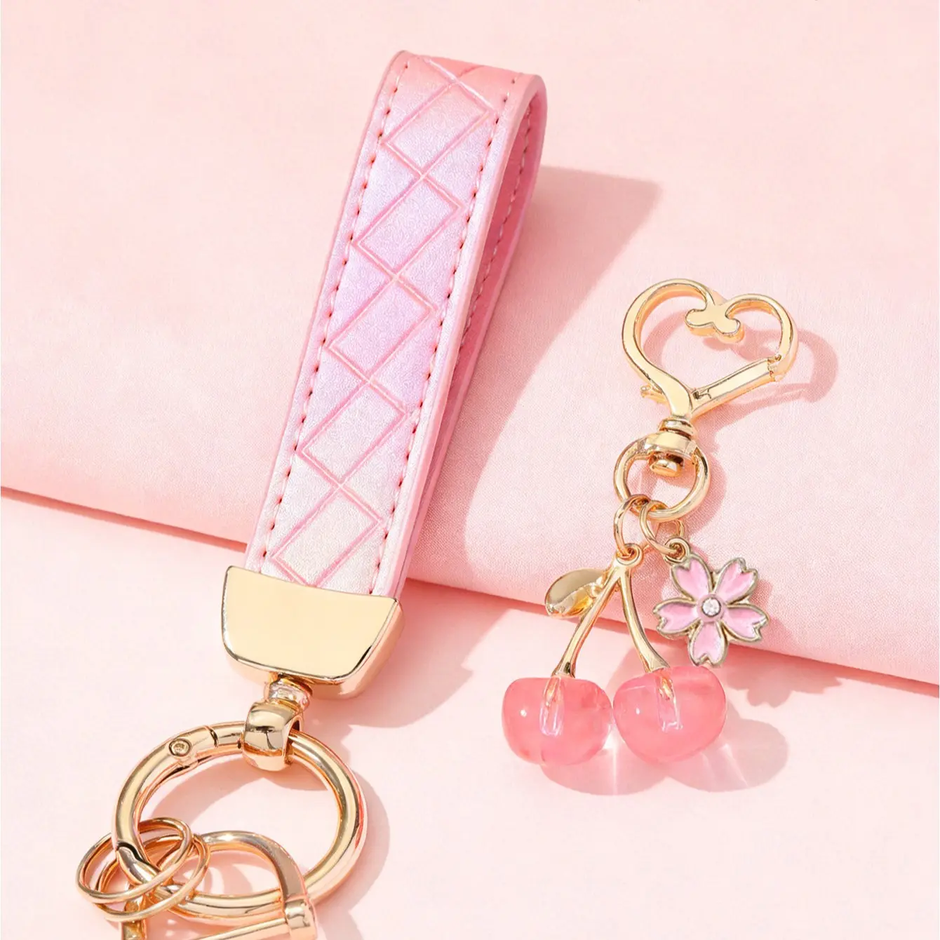 Gradient Car Keychain + Transparent Cherry Charm, Car Key Chains, Hang Bag and Car Keys, Perfect Valentine's Gift, Ideal for Friends and Girlfriends, Trendy Cute Keychain, Cute Keychain Accessory