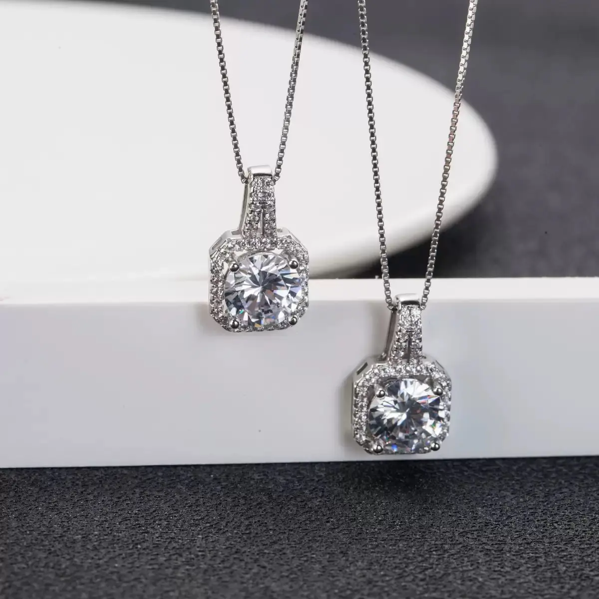 Dainty Square Halo Pendant Necklace for Women with 6.5mm Cubic Zirconia Stone, 16-inch Alloy Box Chain, Lightweight Jewelry Gift for Anniversary, Halo Effect, Birthday
