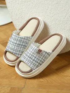 Cute Bear Label Linen Thick Sole Slippers, Soft and Cozy Home Wear, Breathable Non-Slip Design, Comfortable Daily Use Shoes