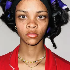 Realistic Freckle Stamp with 5 Prongs for Natural Dot Placement, Quick Application Faux Freckle Pen for Creative Makeup Trends, Great for Photoshoots, Picnics, and Summer Dates