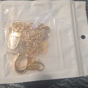 2Pcs Gold Initial C Bag Charm Rhinestone Clover Purse Chain Strap Old Money Handbag Accessories