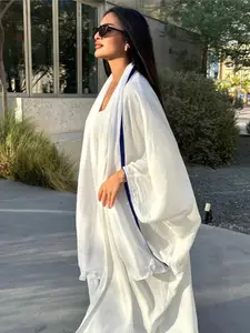 L302（1‑Piece White Crinkle Open Abaya with Navy Trim, Casual Modest Muslim Kimono Outerwear）