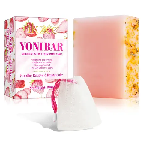Ikzee Strawberry Private Soap, mild gentle intimate cleanser for cleaning, caring for the skin. It contains randomly colored foaming net, rich and creamy foam, easy to rinse, handmade strawberry soap, bath soap, Intimate Cleansing Soap