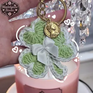 Crochet Shamrock Clover Keychain – Lucky Purse Charm with Gold Coin