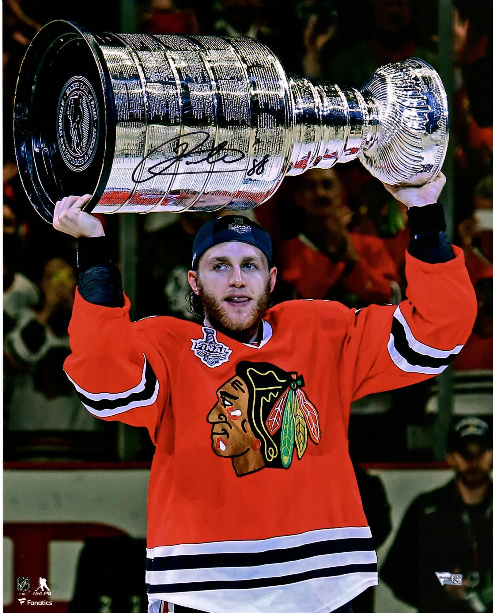 Patrick Kane Chicago Blackhawks Autographed 16" x 20" 2015 Raising Cup Photograph - Fanatics Authentic Certified