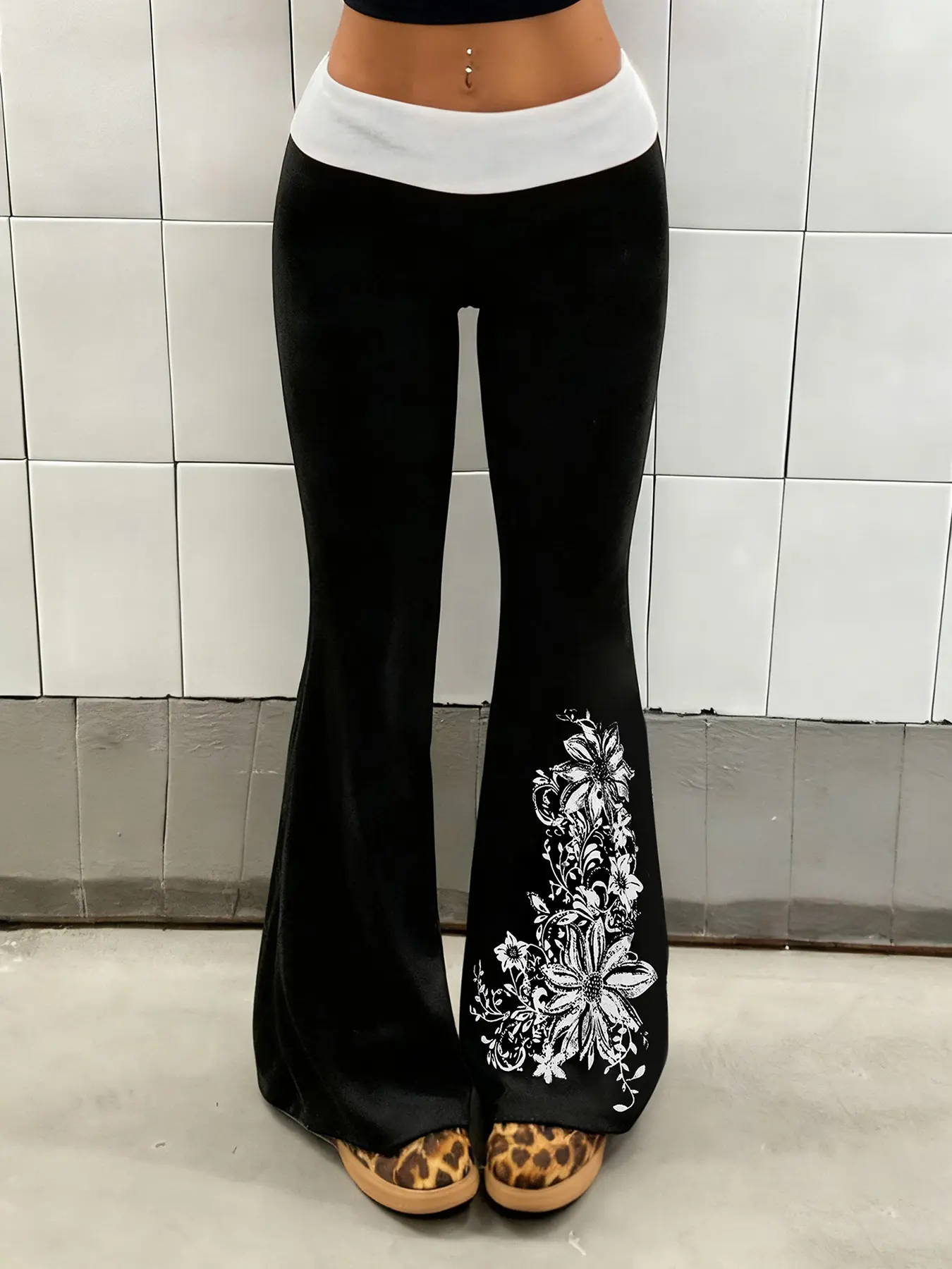 Women's Vintage Floral Print Colorblock Low Waist Casual Black Pants, Bell Bottom Trousers, Ethnic Style Tight Fit Bell Bottoms, Fashionable and Comfortable, Gypsy Trousers, Boho Casual Trousers, Bohemian Bottoms, Boho Casual Clothes