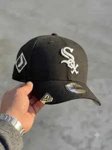 New Era Chicago White Sox 9FORTY MLB Hat – Black Curved Brim Adjustable Cap Featuring Raised White Sox Embroidery And Minimal Side Patch Streetwear Unisex Summer Edition