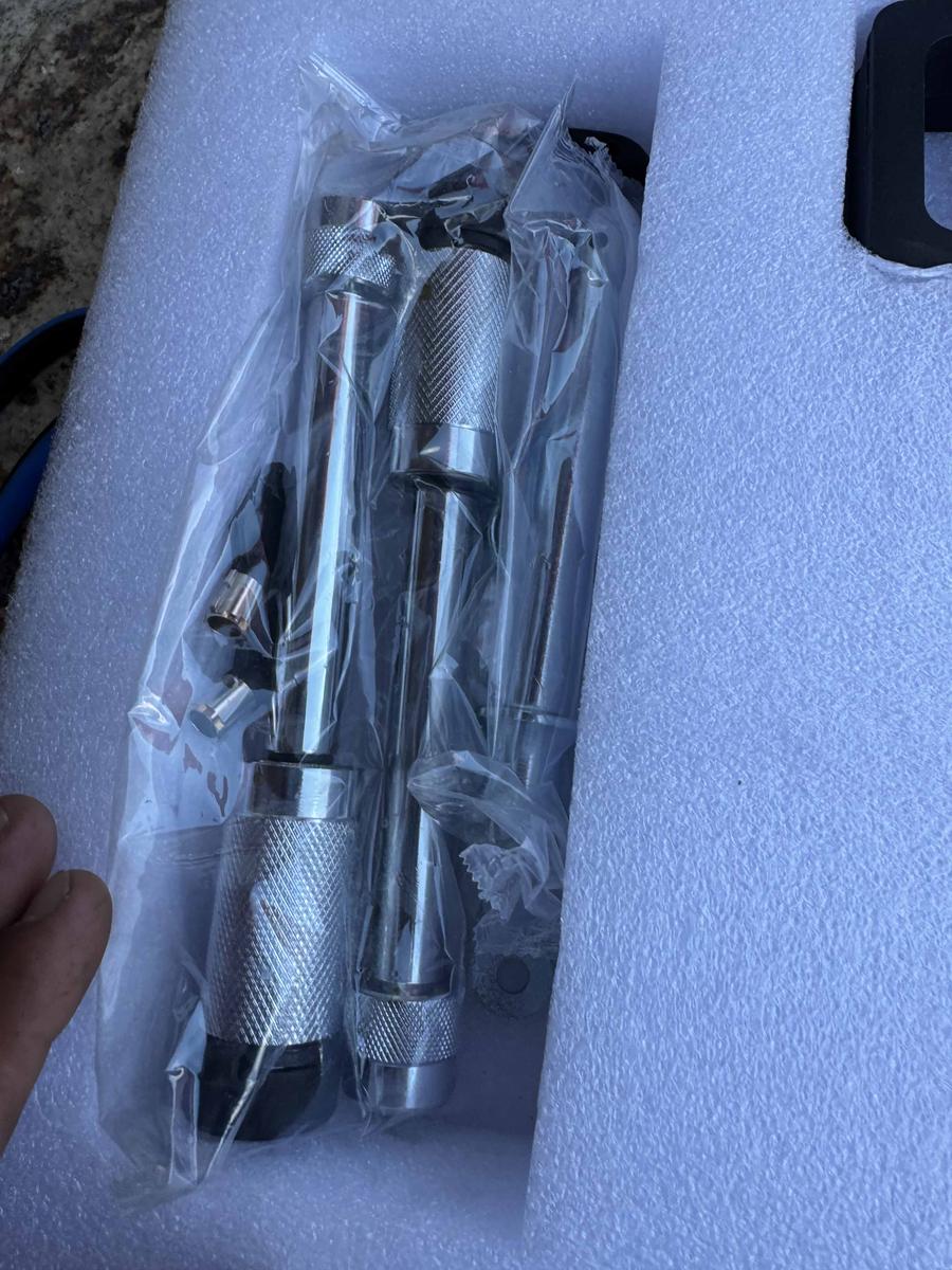 Item: Triple ball with Shackle