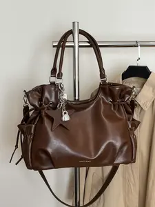 Exquisite high-end retro light luxury texture drawstring tote bag, large capacity single shoulder crossbody bag with side pocket design, pendant decoration with heart and lock elements, suitable for commuting and gatherings