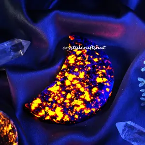 Natural Large Yooperlite Crescent Moon Glows Under UV Flame Stone Chakra Reiki Mineral Specimens Home Desktop Decor Ornament