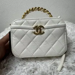 Pre-owned CHANEL Caviar Professional & Technology Bags white quilted small vanity cases