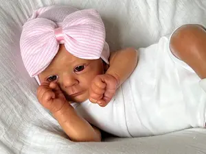 Lifelike Black Reborn Baby Dolls 19 Inch 48 cm Baby Soft Body Realistic Newborn Baby Doll with African American Real Life Baby Dolls Cloth Body Toy for Kids Age 3+ white outfit