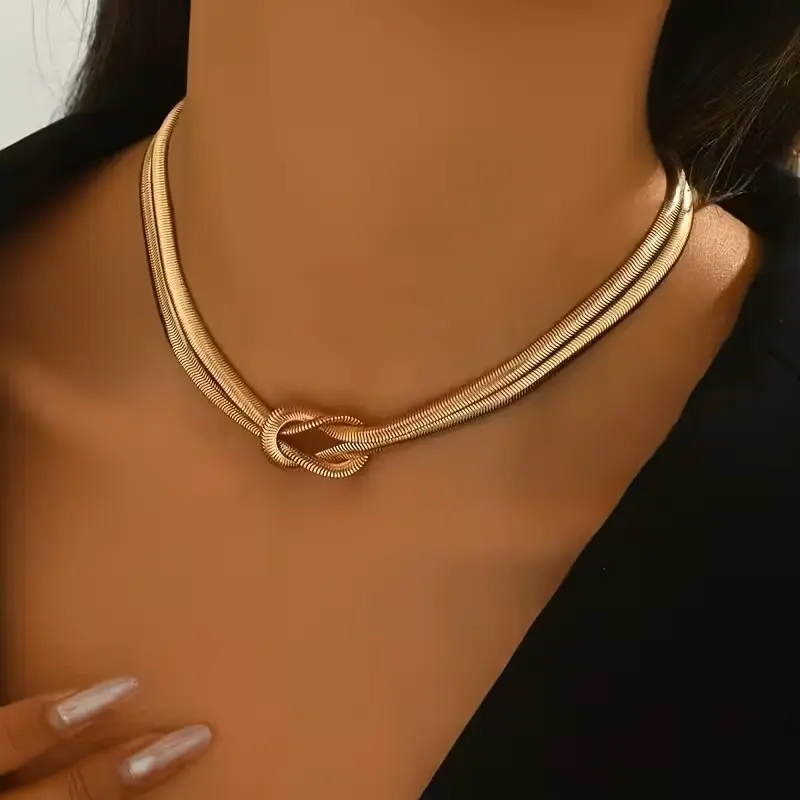 Women's Vintage European-American Golden Snake Chain Necklace - Fashionable Elegant Minimalist Chain & Link Costume Jewelry, Ideal for Casual, Business Outfits, All Seasons, Perfect Womens Gift for Fashionable Style Enthusiasts