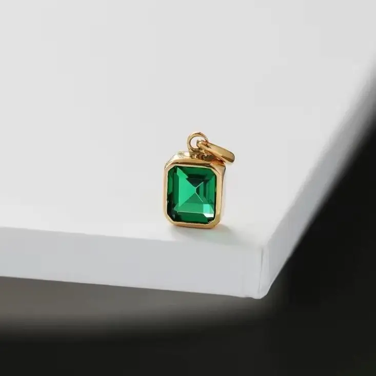 Lab-grown emerald gemstone pendant (14-K, VVS-VS clarity, 4.5 carats, customizable size), understated luxury design, suitable for everyday wear necklace TK-AU120-04 (chain not included)