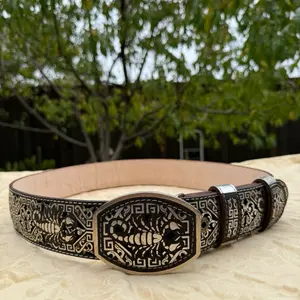 Men’s belts/ cinto corte láser de alacrán plateado con fondo azul