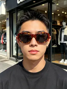 Vintage Tortoise Shell Wrap Sunglasses Y2K Oval Shades for Women Men, Retro 90s Style Sports Sun Glasses Trendy Streetwear Fashion Eyewear for Outdoor Beach Party