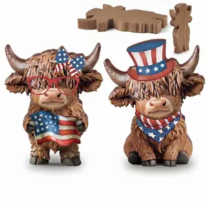 Patriotic Highland Cow Figurines 4th of July Gift Wooden Statue Highland Cattle USA Highland Cow Gift for Calf Lovers Cow Boy, independence Day Dcoration for Home Office Table, 2/3/4pcs