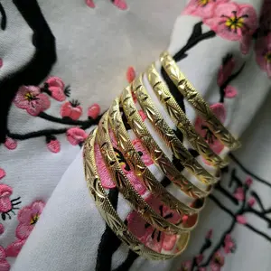 7-Strand Gold-Laminated Bangle Bracelet, Non-Natural Crystal Jewelry Accessory for Women's Daily Wear
