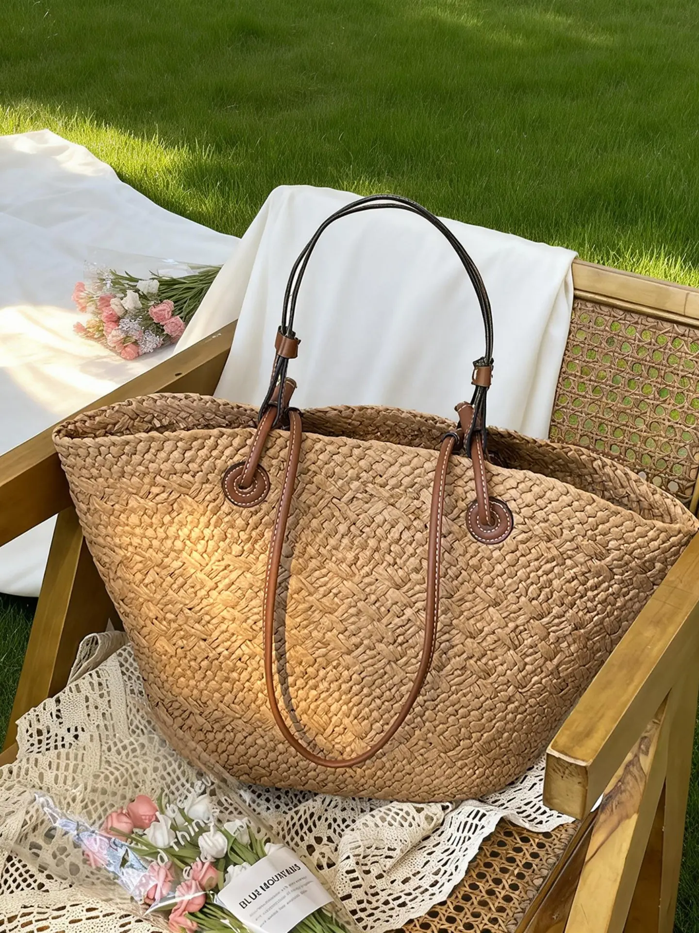 Women's Straw Basket Bag, Straw Woven Tote, Large Capacity Commute Tote, Summer New Beach Travel Vacation Sandbag, Ideal for Beach Vacations and Commutes, Beach Bags