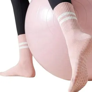 Women's Anti-Slip Socks for Yoga Pilates Gymnastics, Breathable Sweat-Absorbing Mid-Calf Socks, Grip Sports Socks, Sporty Plain Design, All Seasons Wear