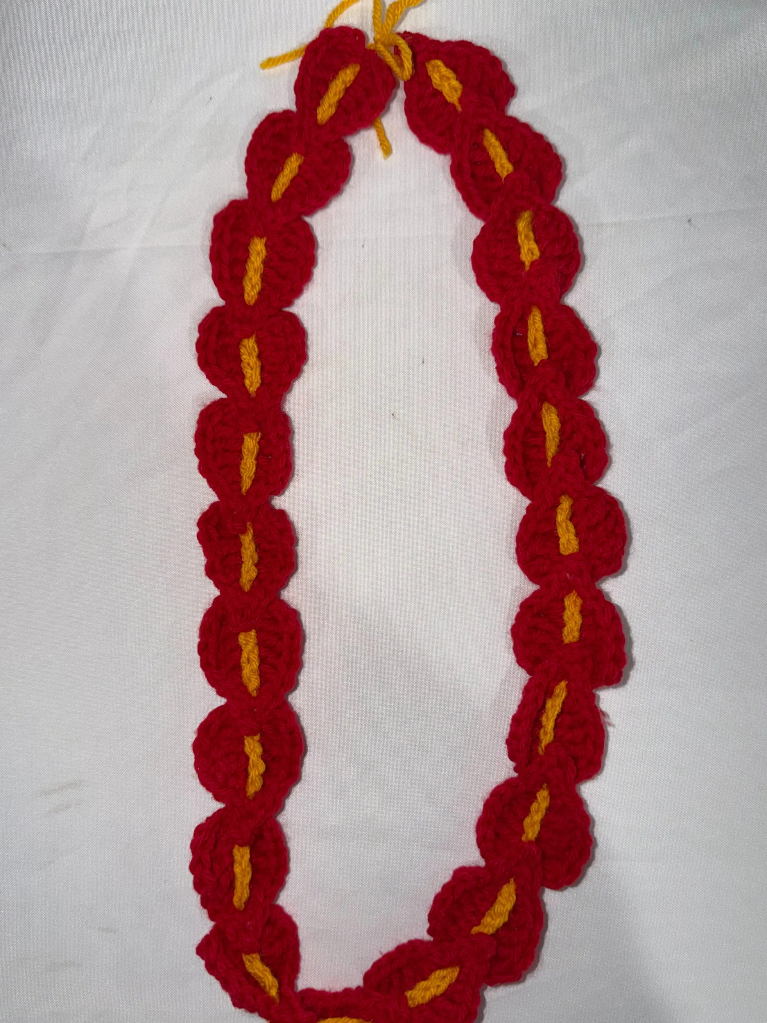 Amigurumi Yarn Crochet Red Anthurium Flower Lei - 18in Artisanal Crochet Manual Craft, Decorative DIY Knitting Accessory for Home Decoration, Party Use