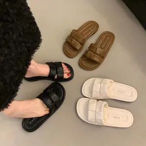 Flat-soled slip-on sandals for outdoor wear, high-end student soft-soled beach sandals for women in summer
