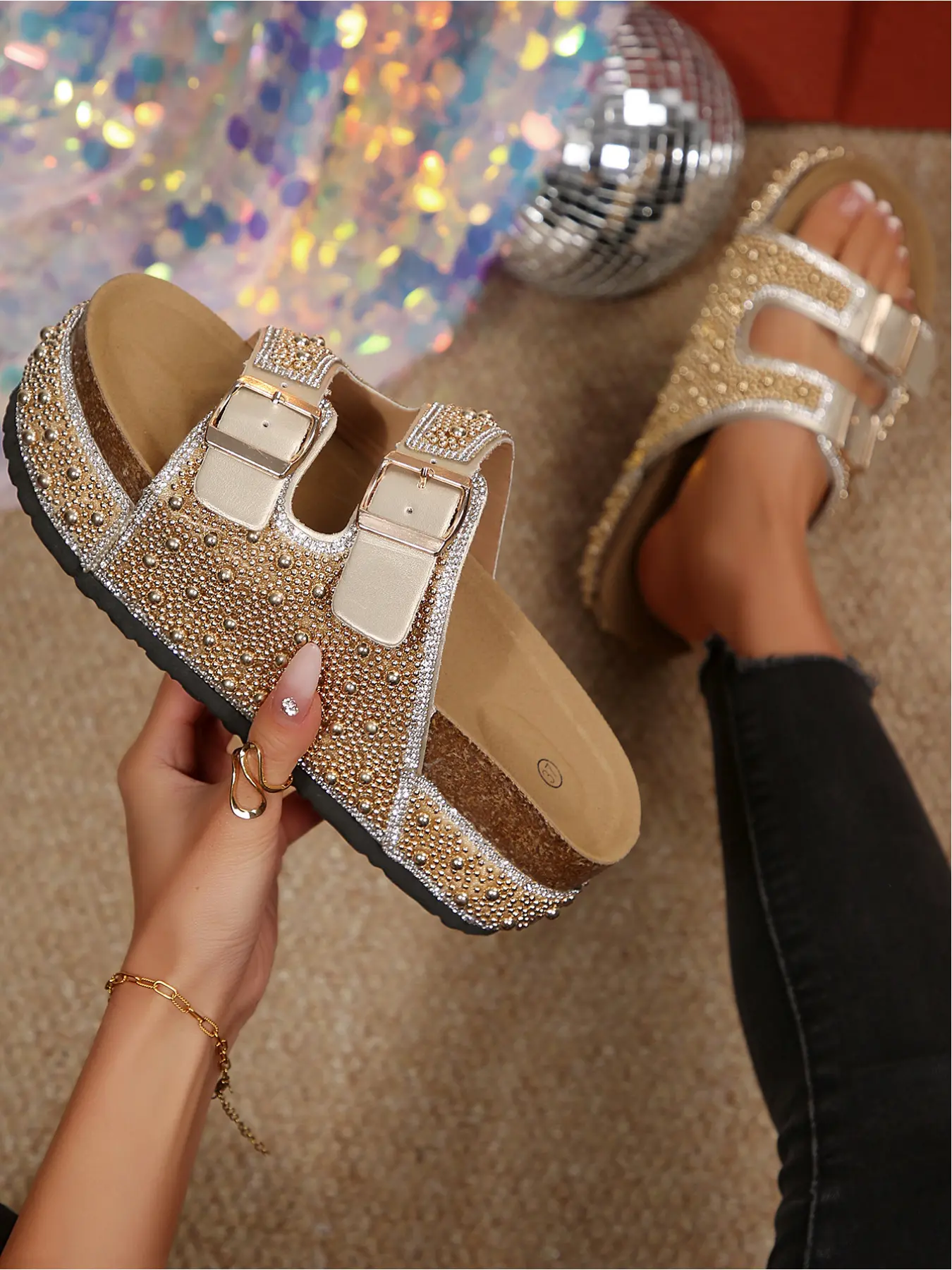 Bohemian Ethnic Style Strappy Metal Buckle Height-Increasing Holiday Beach Shoes, Casual Summer Footwear, Fashionable Platform Sandals, Dopamine Colors All-Over Pearl Rubber T Sole Slides Women's New Summer Fashion Thick Sole Platform Sandals