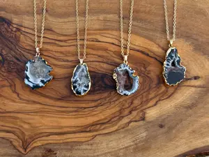 Black Agate Geode Necklace - Gold-Topped Chain with Natural Agate Pendant for Stylish Wear