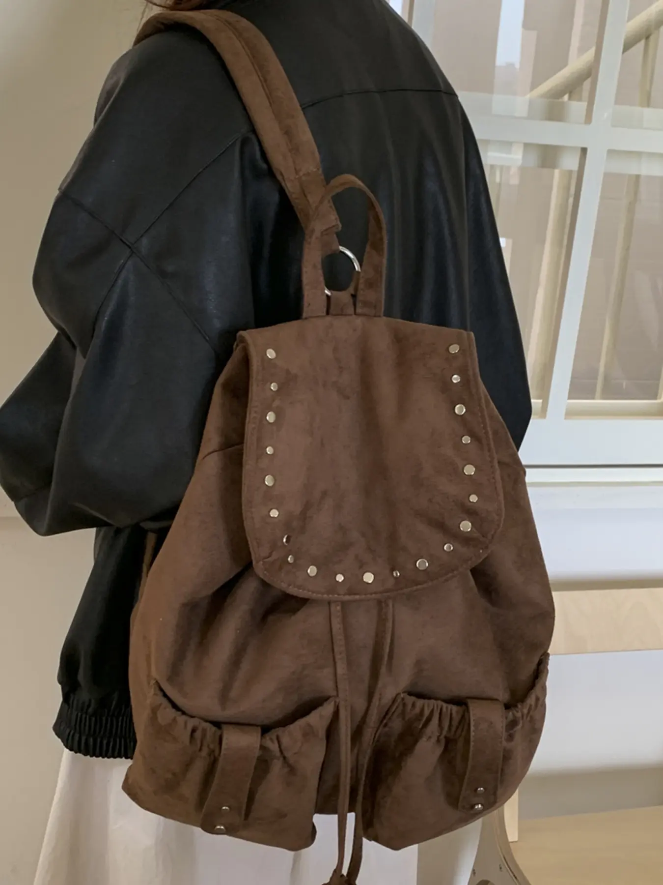 Retro rivet-decorated backpack, Vintage backpack, Stylish daypacks, Traveling Backpack, with drawstring design and multiple pockets, practical versatile, multiple colors, Suitable for students' daily commuting, shopping, travel