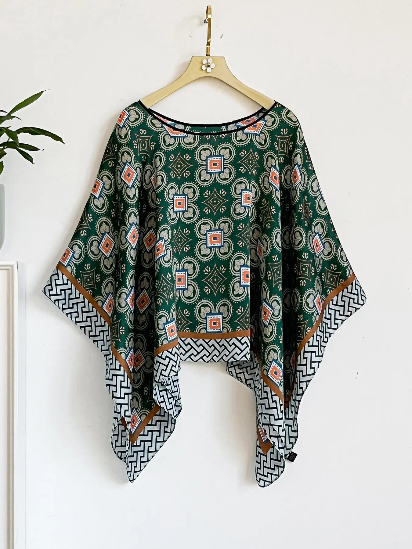 French Simple Luxurious Geometric Print Silk Feel Shawl, Windproof Sandproof Casual Soft Scarf Wrap, Fashion Versatile Accessory