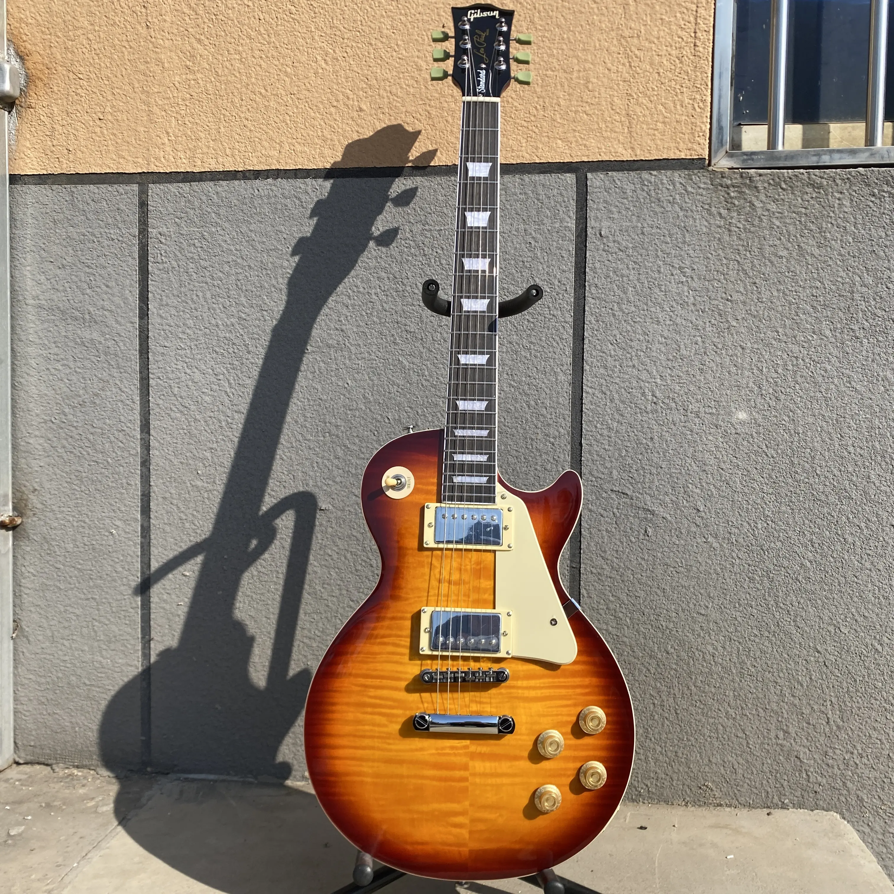 LP Electric Guitar - 22 Frets, 6-String ，Mahogany Body, Rosewood Fingerboard, Chrome-plated hardware