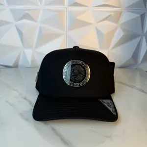 Orgullo Mexicano Black Cap with Emblem SnapBack