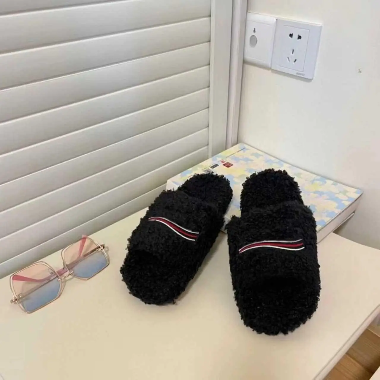 Men Women Slippers Ladies Winter Fur Fluffy Furry Warm Letters Sandals Breathable Lightweight Comfortable Fuzzy Girl Flip Flop Slipper