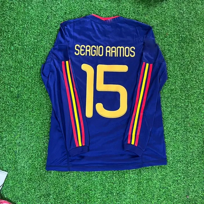 S.Ramos #15 2010 Navy Blue Retro Long Sleeve Football Jersey – Iconic Gold Number Design, Defender, Full Printed