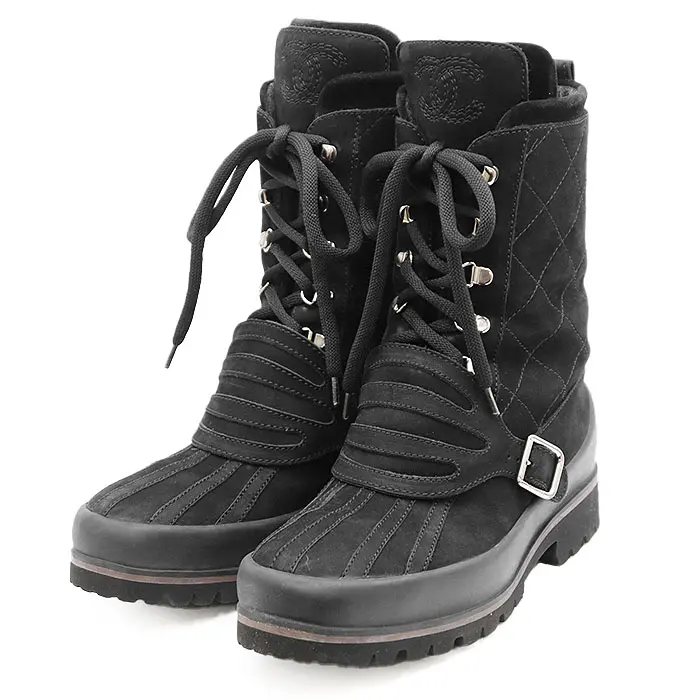 Pre-owned CHANEL Suede Small Leather Goods Matelassé Nubuck Snow Boots
