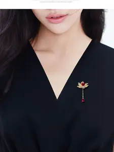 New Chinese Style Small Lotus Flower Tassel Brooch, Lightweight Chic Design for Qipao Dress, Elegant Floral Pin for Coats and Bags, Perfect Gift for Birthdays and Weddings