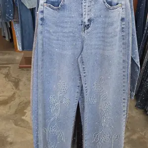 Jeans con bordado