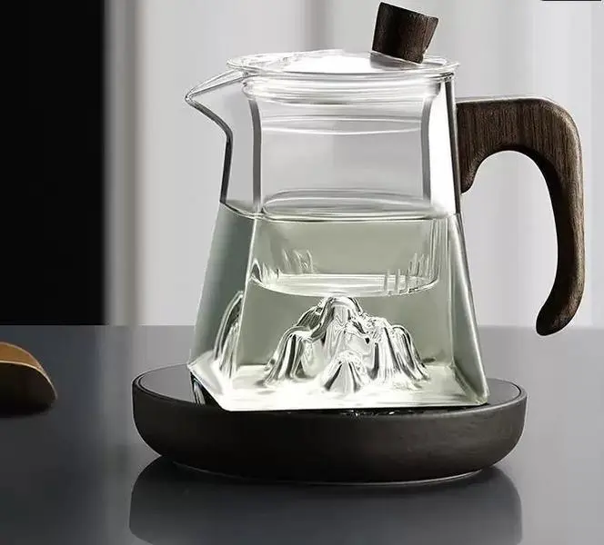 Square Glass Pitcher with Wooden Handle and Mountain Design for Tea and Water Brewing 480ml Elegant Kitchen Accessory Stylish and Functional