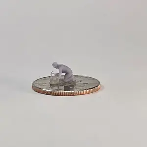 N Scale Man Hammering – 12mm Construction or Rail Repair Miniature Figure