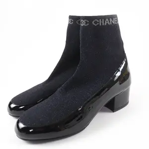 Pre-owned CHANEL Patent Leather Small Leather Goods Boots