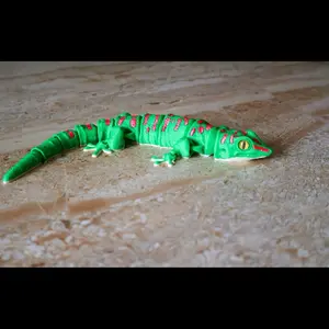 Day Gecko Fidget Toy, 8-Inch Flexible Lizard Model with Glass Eyes