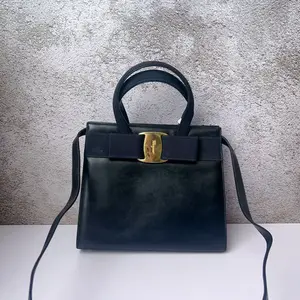 Pre-owned SALVATORE FERRAGAMO Leather Shoulder Bags 7.8'' R1439 Shoulder Bag C18311685923 0403 T3 Mia