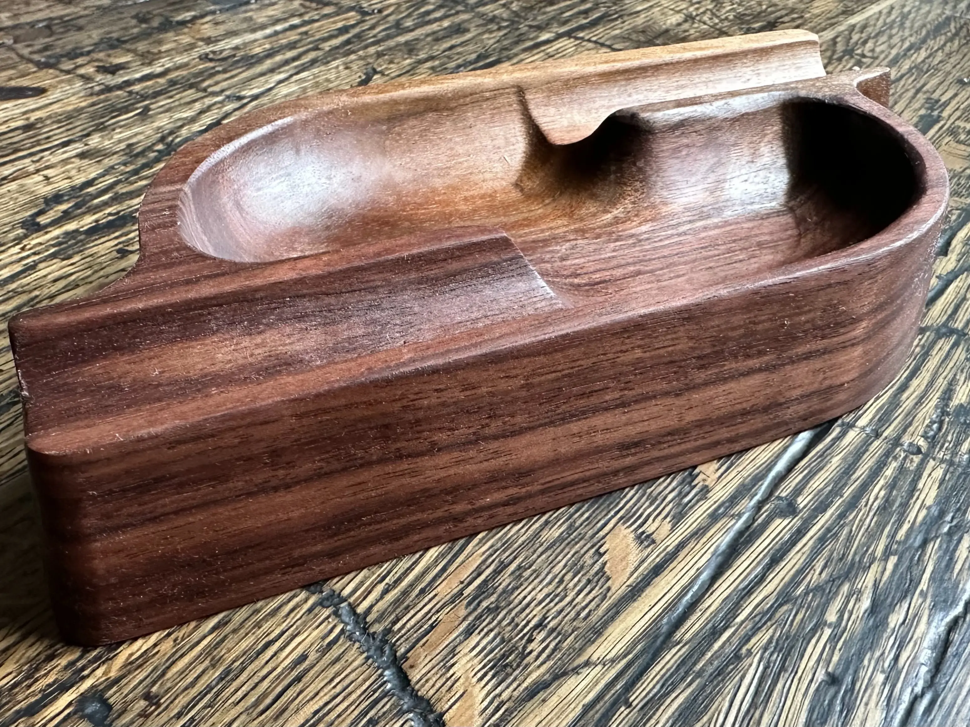 Handcrafted Walnut Wooden Cigar Ashtray – Solid Hard Wood, Round Two-Cigar Slot
