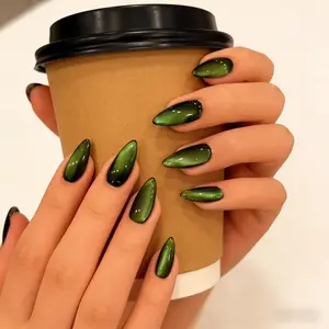 24 pieces of neon green cat-eye glitter false nails. Brightand energetic, simple and fashionable in green and black.Suitable for various occasions stylish french design