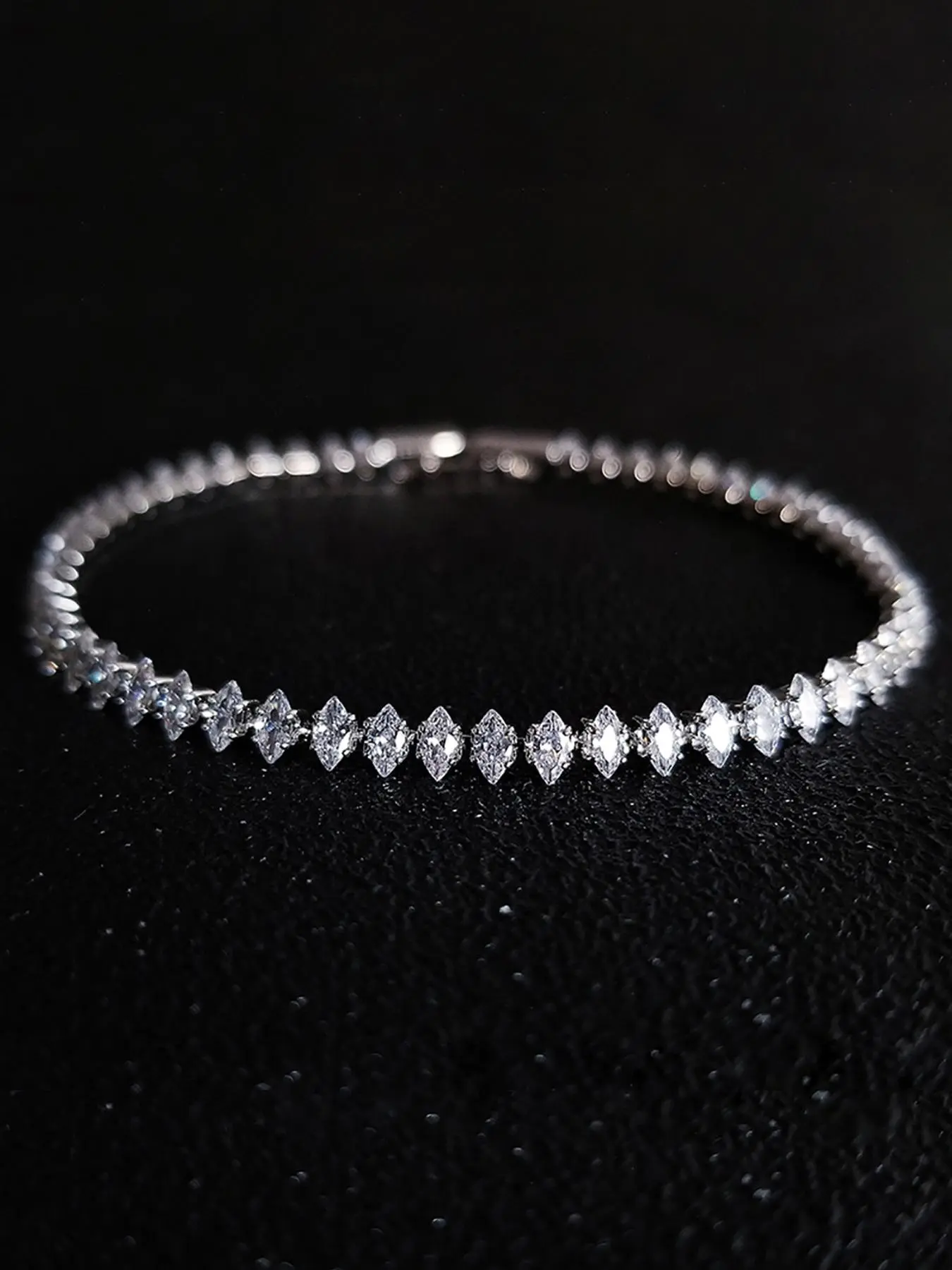 Elegant Rhinestone Decorated Geometric Design Link Chain Bracelet, Rhinestone Bangle Bracelet, Gorgeous Luxury Jewelry for Wedding Party, Fashion Streetwear Accessories for Women, Pretty Bracelet, Exquisite Bracelet, Fashionable Bracelet Style