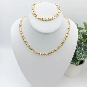 Yordy Choker Set Style Kisses and Hugs (Xoxo) Design with Zirconia, Elegant Set for Women Measure 18 "-19" (Extension) and Manilla 7 "1/4. Gold Plated 14k, high quality.