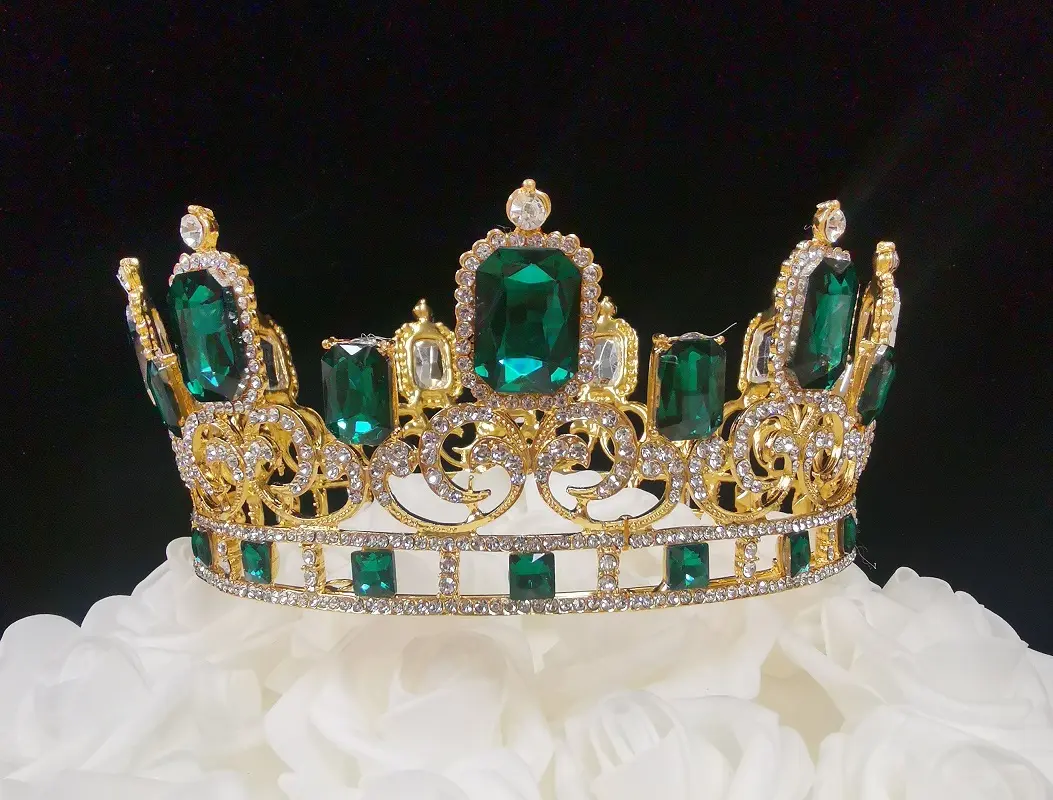 11.7 oz Large Emerald King Crown Cake Topper