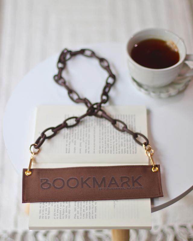 Yara Bookmark: Bookmark Purse with Pocket & Carrying Handle